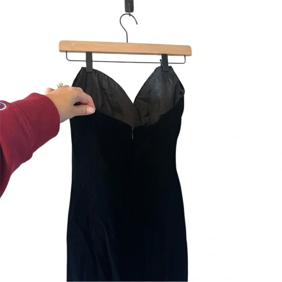 Black Tie Oleg Cassini Black Velvet Strapless Beaded Gown - Picture 5 of 7